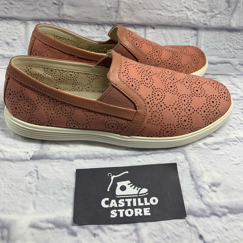 Cole Haan Women's size 7.5 Leather Loafer …